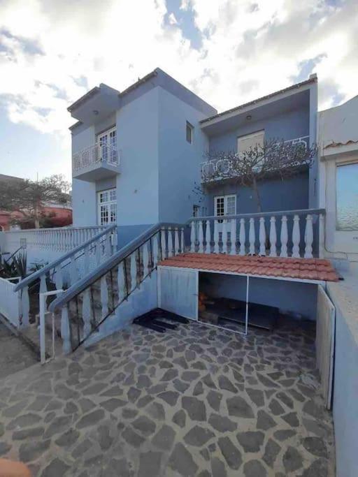 Vivenda Com Patio, No Coracao Do Mindelo Villa Exterior photo