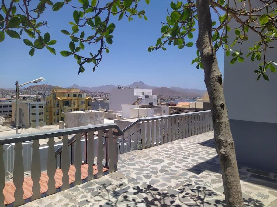 Vivenda Com Patio, No Coracao Do Mindelo Villa Exterior photo